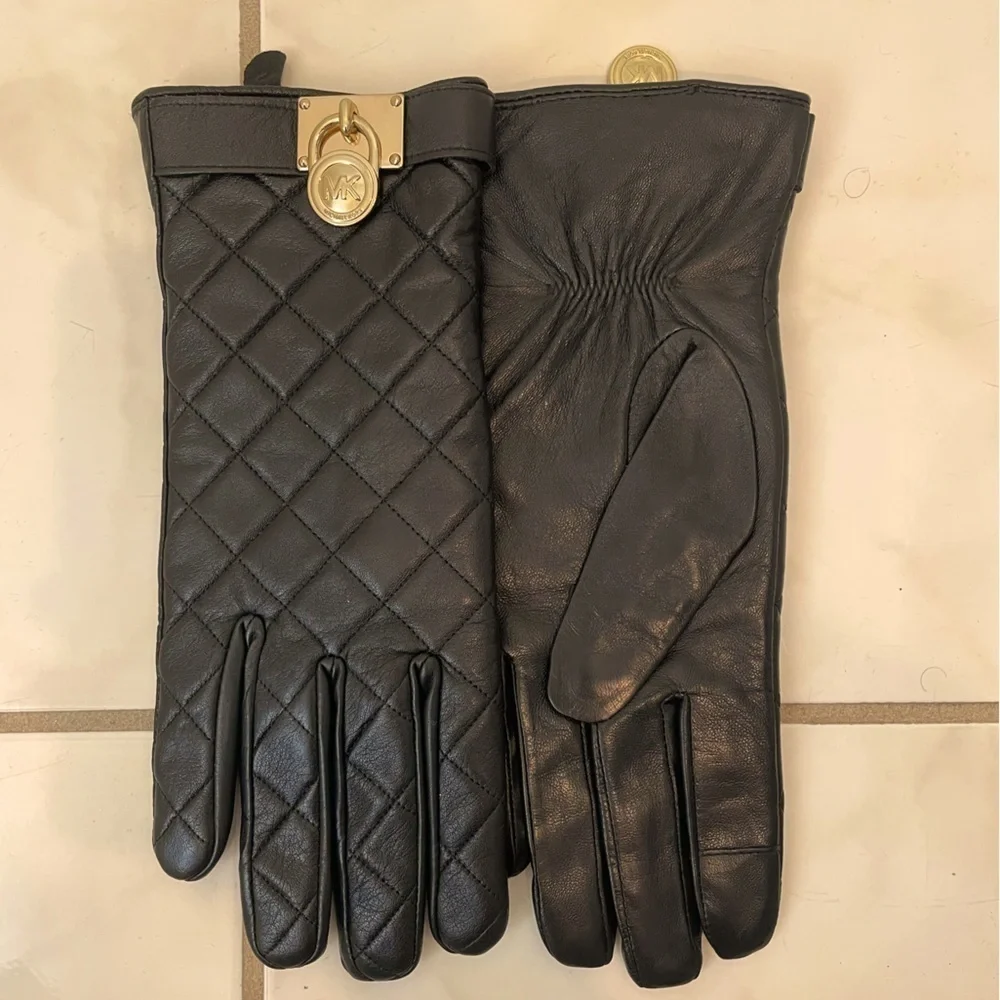 EUC Womens Michael Michael Kors 100 Percent Genuine Leather Gloves Black​​​​​​​